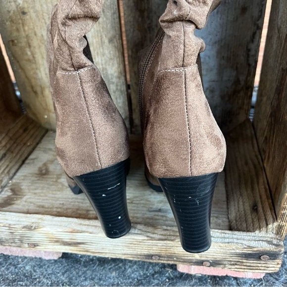 WhiteMT Heeled Boots - Picture 4 of 9